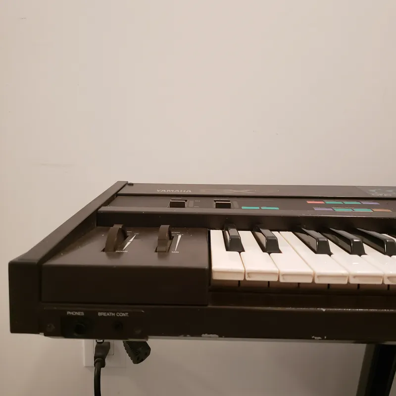 Yamaha DX7 with Grey Matter Response E!