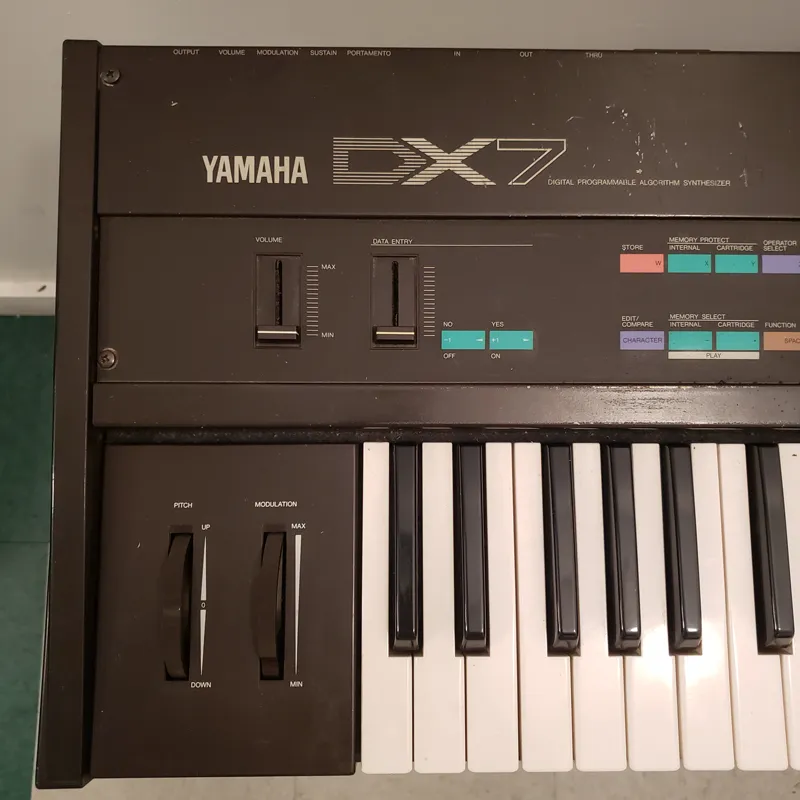 Yamaha DX7 with Grey Matter Response E!